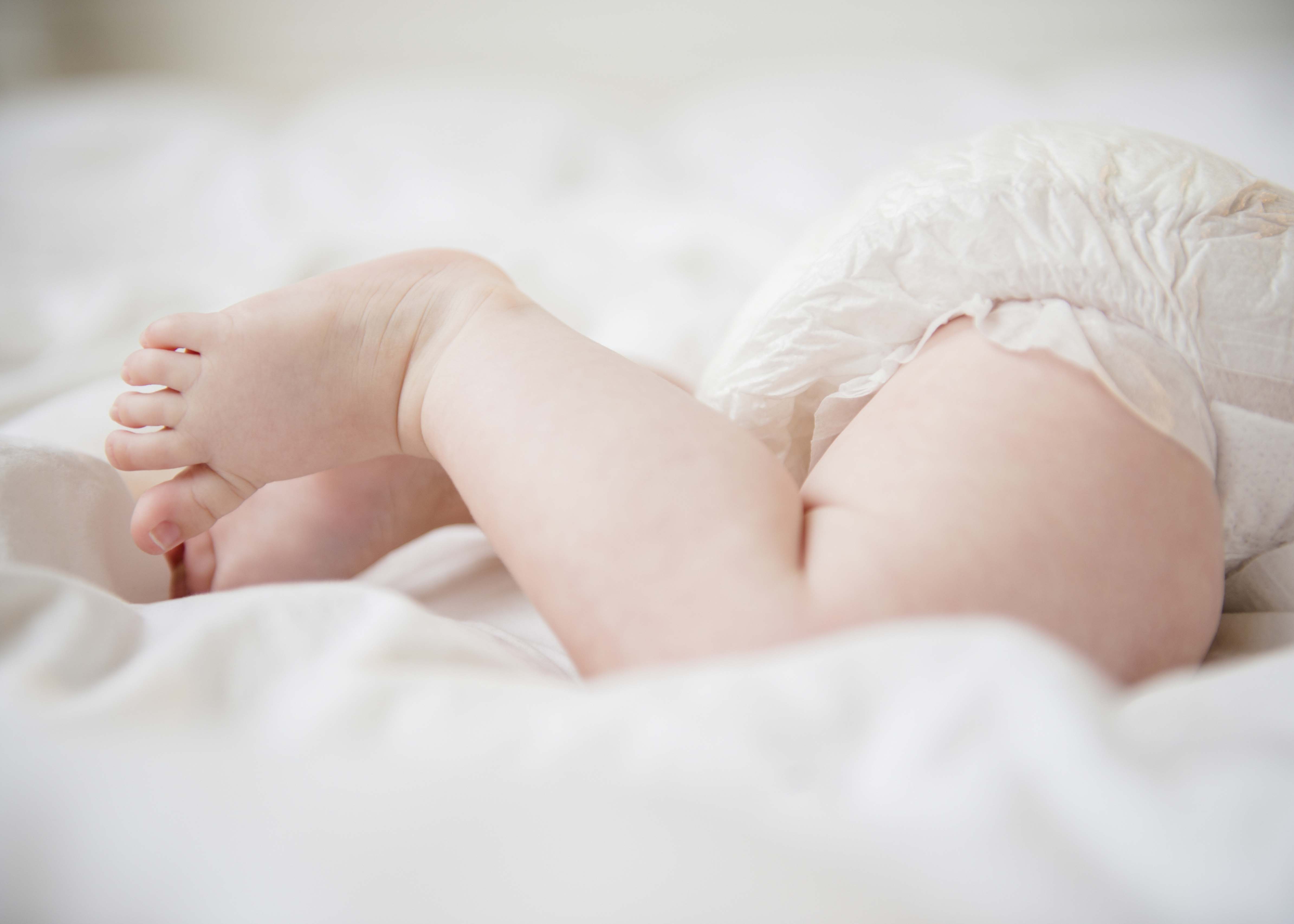 USA, New Jersey, Jersey City, Legs of baby boy (2-5 months)